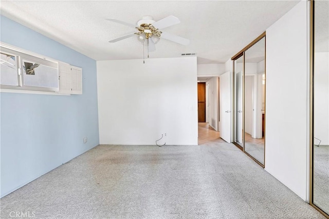 unfurnished room featuring ceiling fan and light colored carpet