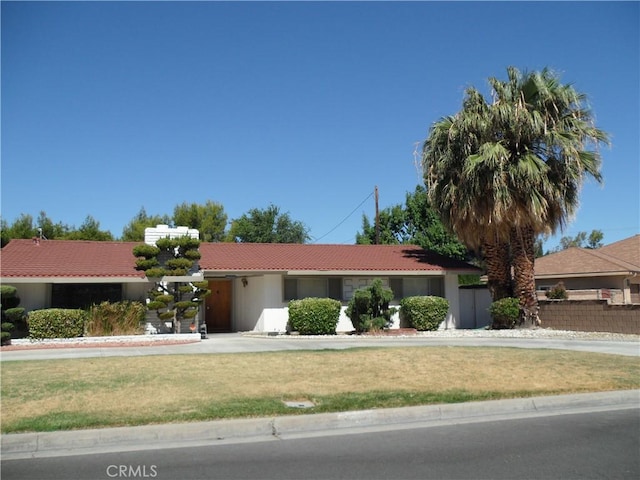 view of front of home with a front lawn