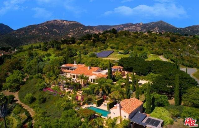 bird's eye view featuring a mountain view