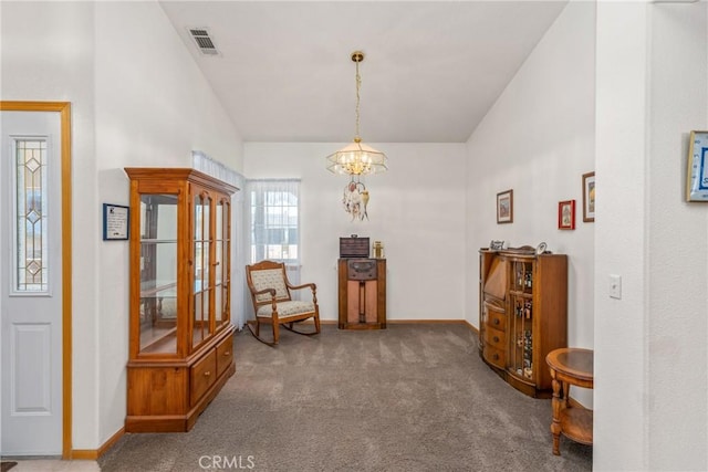 living area featuring a notable chandelier, carpet, visible vents, and baseboards