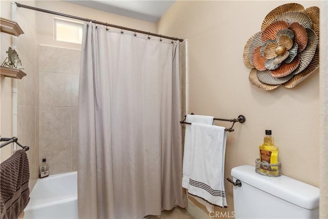 bathroom featuring shower / bath combo with shower curtain and toilet