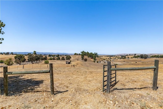 view of yard featuring a rural view