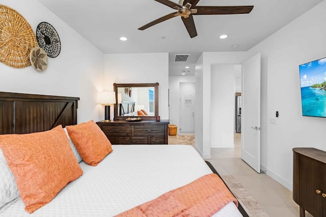 bedroom with ceiling fan