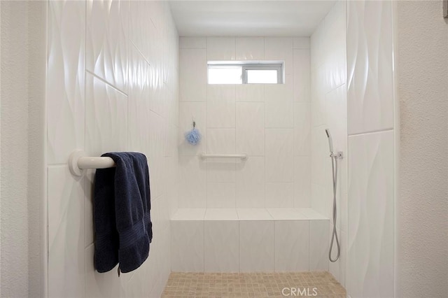 bathroom featuring tiled shower