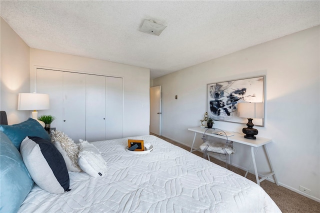 bedroom featuring a closet, carpet floors, and a textured ceiling