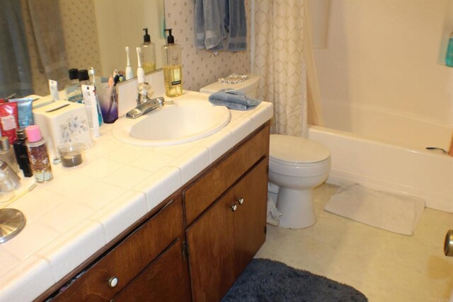 full bathroom featuring vanity, toilet, and shower / bath combo