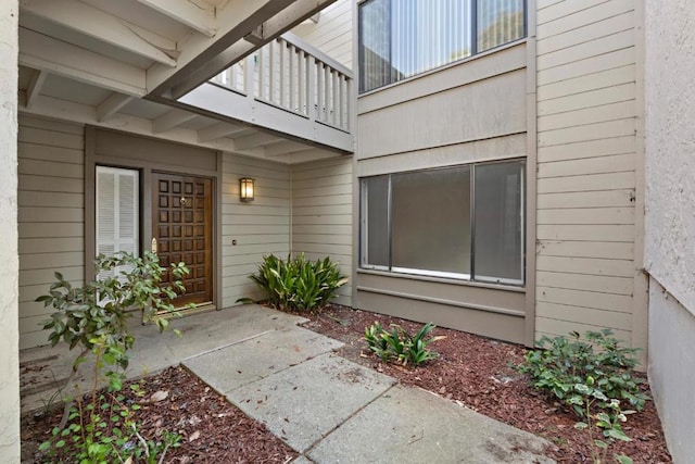 property entrance with a balcony