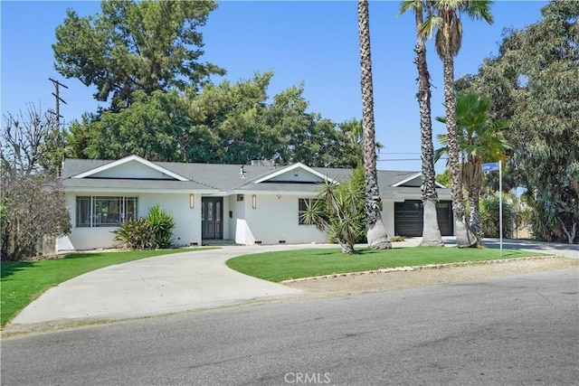 single story home featuring a front yard