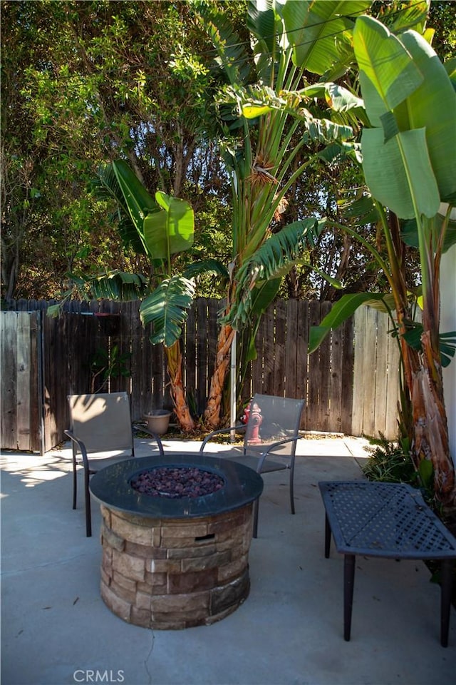 view of patio featuring an outdoor fire pit