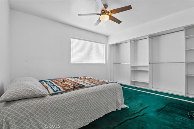 carpeted bedroom featuring ceiling fan