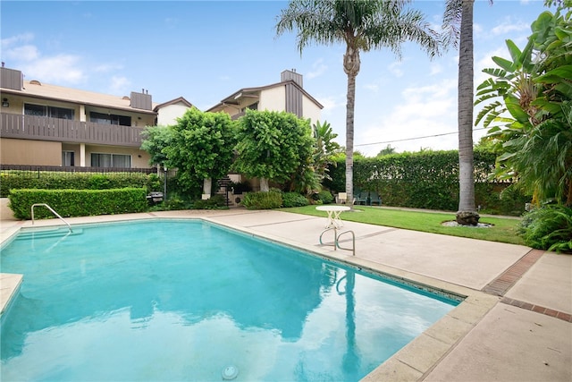 view of swimming pool