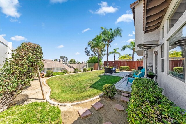 view of yard featuring a patio area