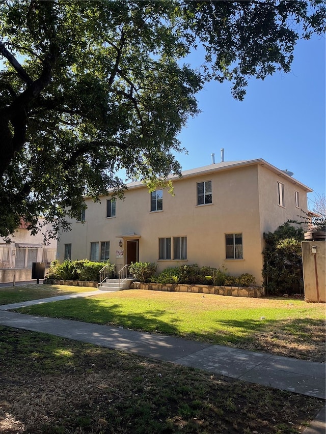 view of front of property with a front lawn