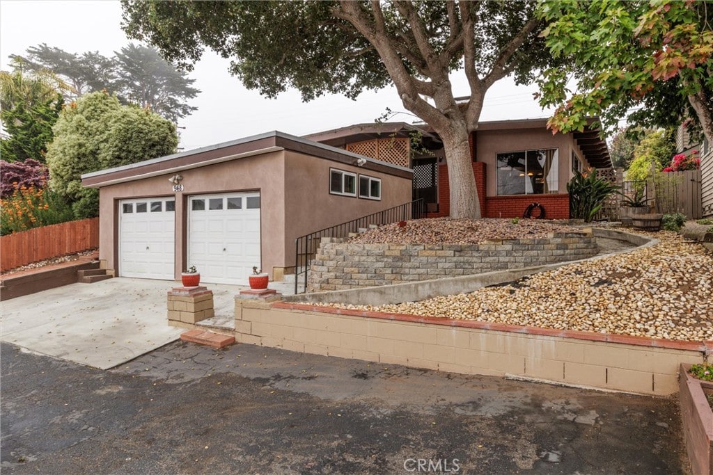 view of front of house featuring a garage