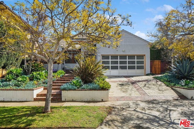 view of front of house with a front yard