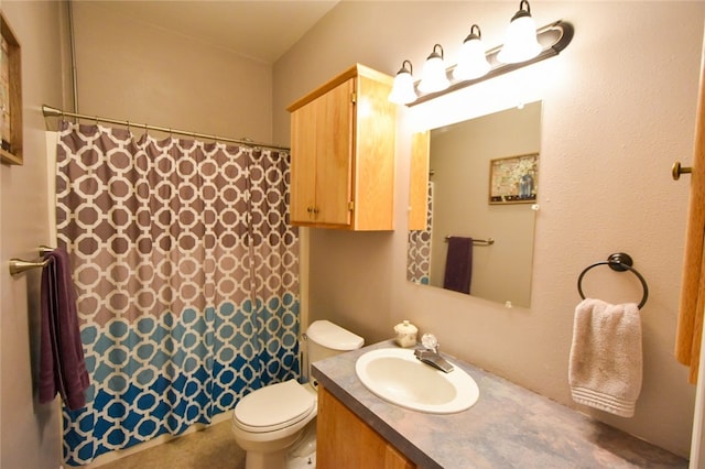 bathroom with a shower with shower curtain, vanity, and toilet