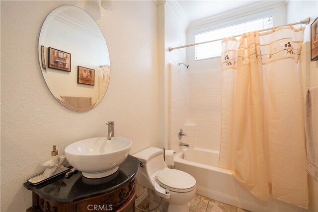 full bathroom with shower / tub combo with curtain, crown molding, vanity, and toilet