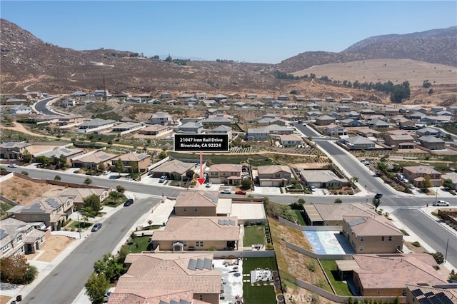 birds eye view of property featuring a mountain view