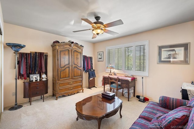 carpeted living room featuring ceiling fan