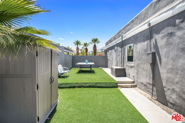 view of yard with a patio area