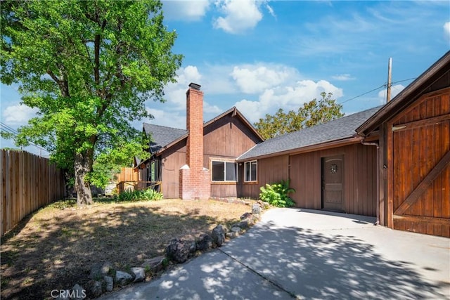 4225 Alcot Trl, Frazier Park, CA 93225 - view of front of property featuring roof with shingles, a patio, a chimney, and fence