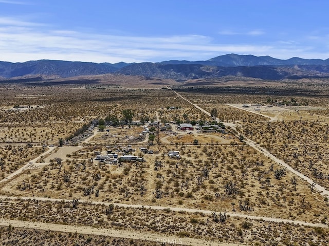 Listing photo 3 for 223 Avenue W, Llano CA 93544