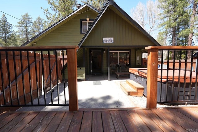 39414 Ruby Ln, Big Bear Lake, CA 92315 - deck featuring a hot tub and fence