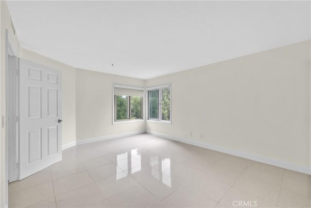 empty room featuring light tile patterned flooring