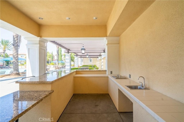 balcony with sink