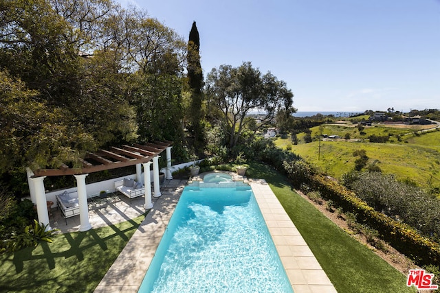 view of pool featuring an in ground hot tub, a yard, a patio area, and a pergola