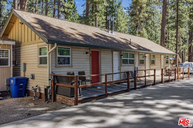 view of front of home featuring a deck