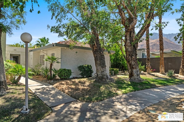 view of front of property featuring a mountain view