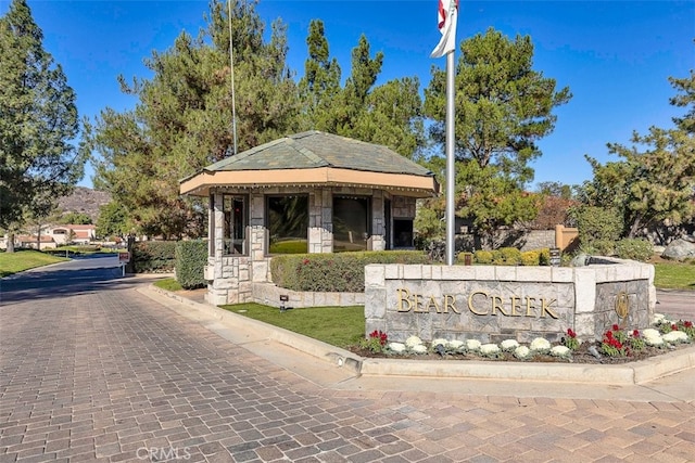 view of community / neighborhood sign