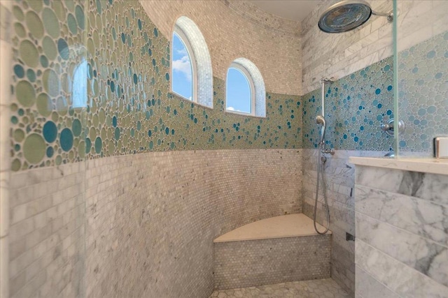 bathroom featuring a tile shower