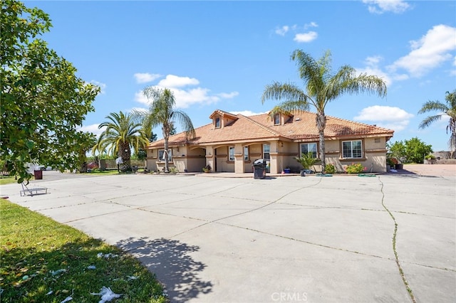 view of front of property