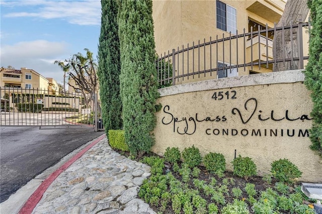 view of community / neighborhood sign