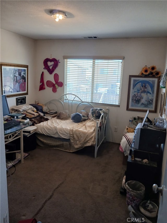 bedroom with carpet flooring