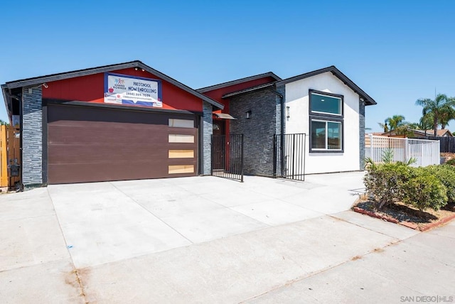 view of front facade featuring a garage