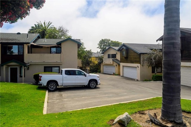 view of yard with a garage