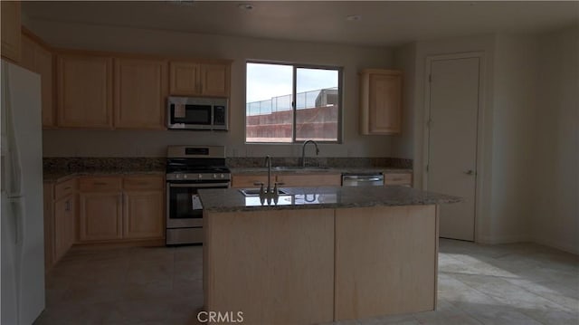 56925 Hidden Gold Ct, Yucca Valley, CA 92284 - kitchen featuring stainless steel appliances, light brown cabinetry, and a kitchen island