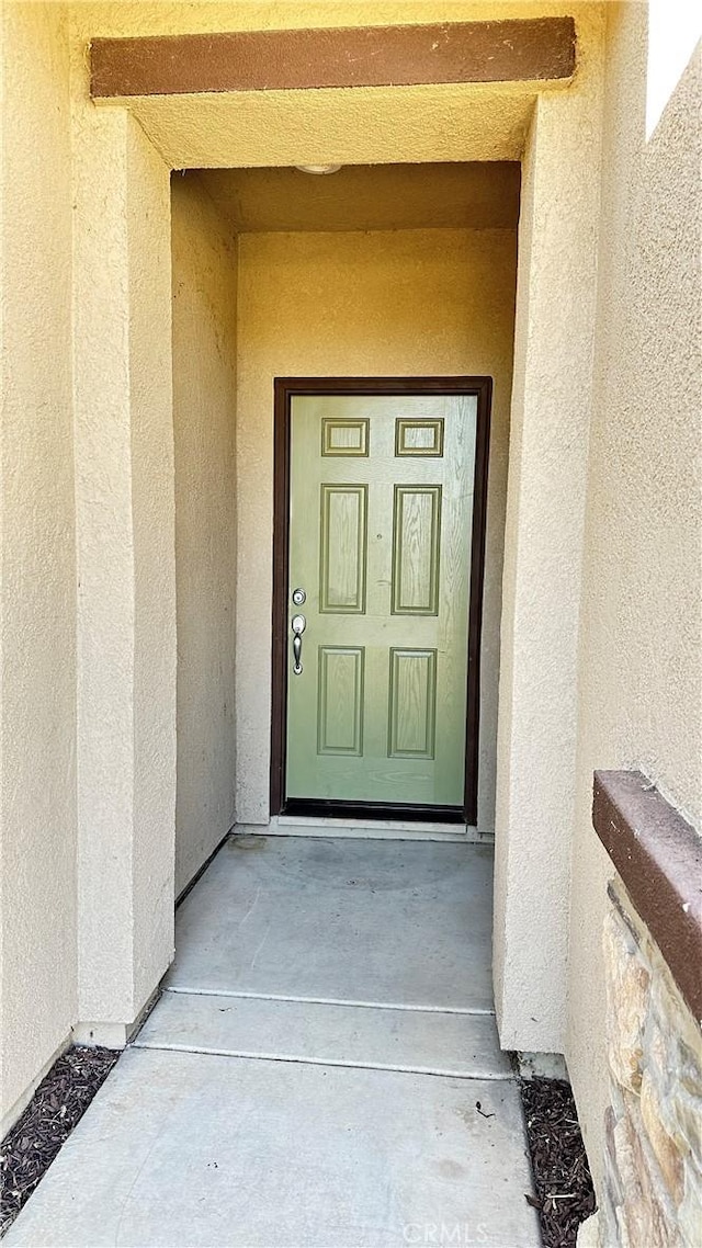 property entrance featuring stucco siding