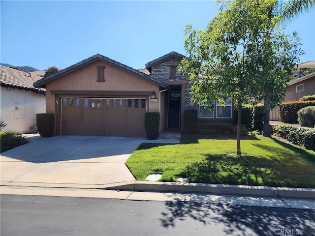 view of front of home featuring a front yard and a garage