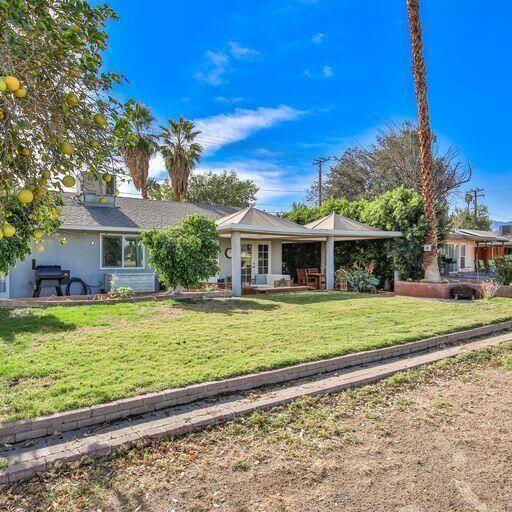 ranch-style home featuring a front lawn