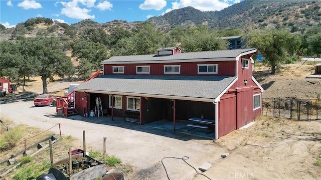 view of front of house featuring a mountain view