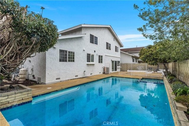 15562 Placid Cir, Huntington Beach, CA 92647 - view of swimming pool featuring a pool with connected hot tub, central AC, and fence