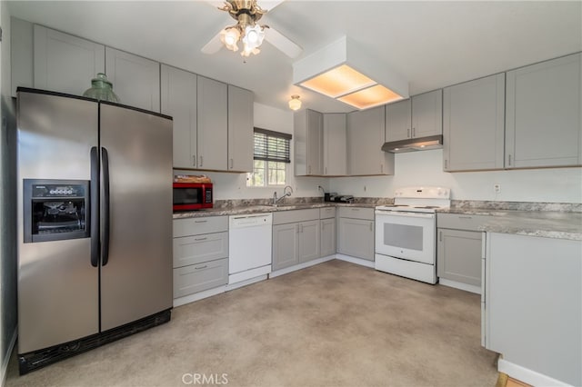 kitchen featuring white appliances, sink, ceiling fan, and gray cabinets