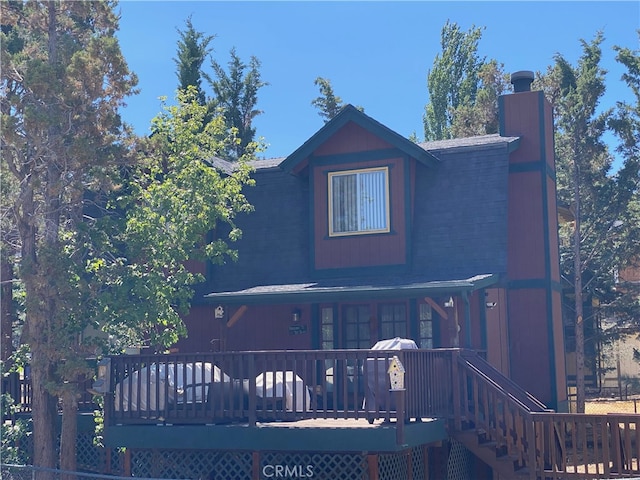 view of front facade featuring a wooden deck