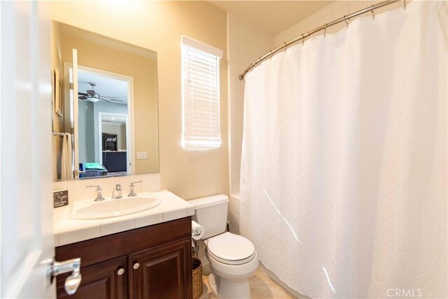 bathroom with ceiling fan, vanity, toilet, and a shower with shower curtain