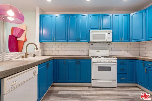 kitchen featuring light hardwood / wood-style flooring, decorative backsplash, white appliances, and blue cabinetry