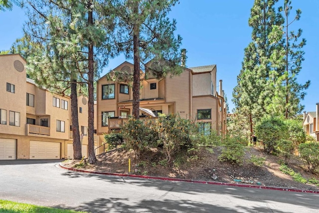 townhome / multi-family property featuring a garage